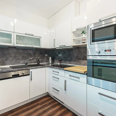 Spacious In Pardubice-free Parking Nearby-balcony