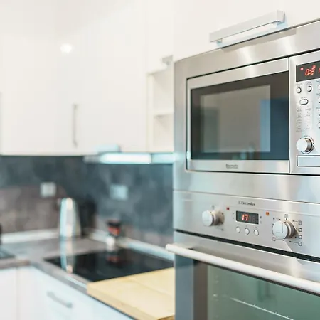 Spacious In Pardubice-free Parking Nearby-balcony * 帕尔杜比采