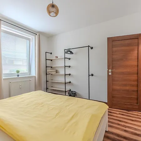 Spacious In Pardubice-free Parking Nearby-balcony 帕尔杜比采