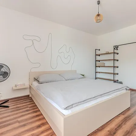 아파트 Spacious In Pardubice-free Parking Nearby-balcony