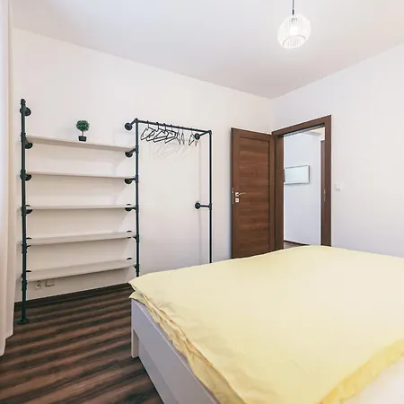 Spacious In Pardubice-free Parking Nearby-balcony 公寓 *