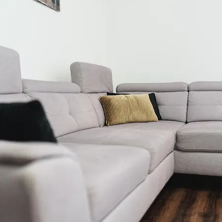 Spacious In Pardubice-free Parking Nearby-balcony 公寓 帕尔杜比采