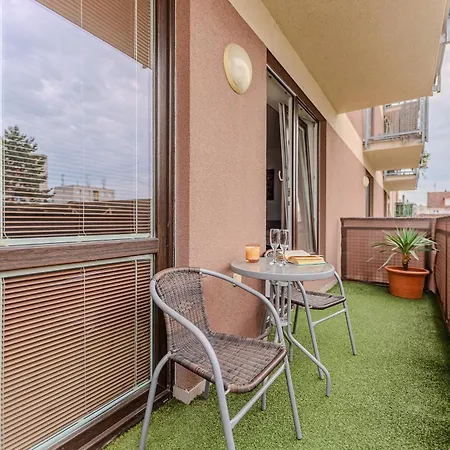 公寓 Spacious In Pardubice-free Parking Nearby-balcony 帕尔杜比采