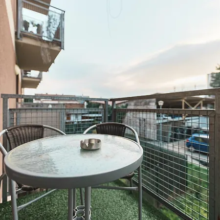 Spacious In Pardubice-free Parking Nearby-balcony 公寓