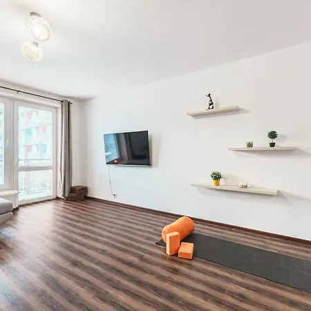 公寓 Spacious In Pardubice-free Parking Nearby-balcony *