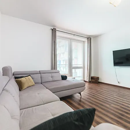 公寓 Spacious In Pardubice-free Parking Nearby-balcony *
