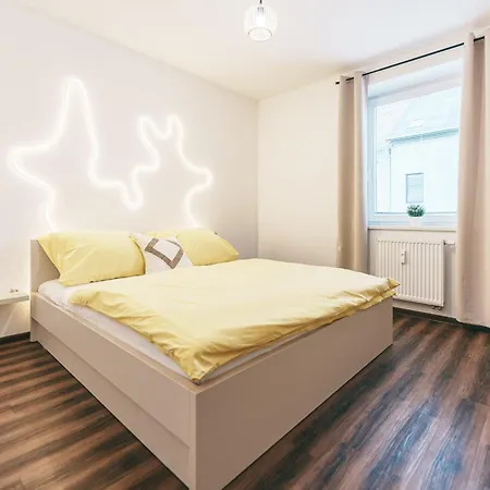 公寓 Spacious In Pardubice-free Parking Nearby-balcony