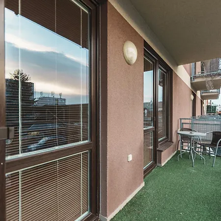 Spacious In Pardubice-free Parking Nearby-balcony 公寓