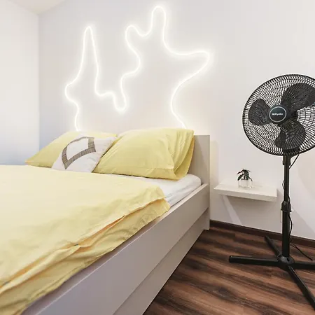 Spacious In Pardubice-free Parking Nearby-balcony 公寓 *